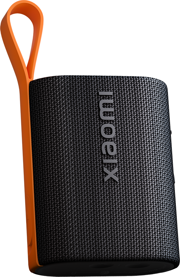 Egy fekete hangszóró narancssárga fogantyúval. A hangszóró hálós felülettel és XIAOMI felirattal rendelkezik.