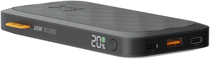 Schwarze Powerbank mit orangefarbenen Akzenten, LED-Anzeige mit 20 % und Anschlüssen.