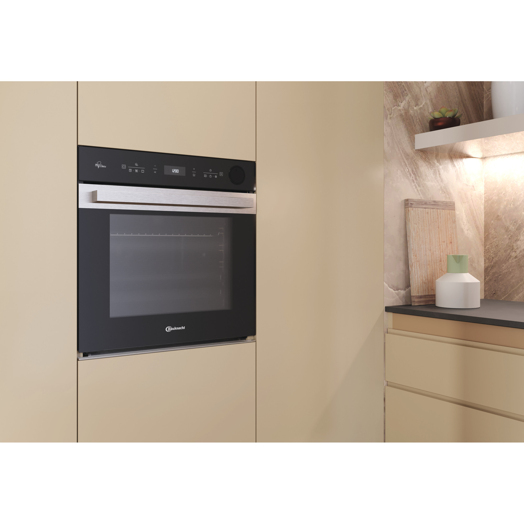 Einbau-Backofen in Schwarz mit silbernem Griff und schwarzem Bedienfeld in einem Küchenschrank.