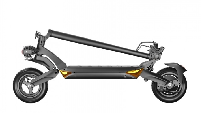 Czarna hulajnoga elektryczna, widok z boku, ze złożoną kierownicą i żółtymi akcentami.
