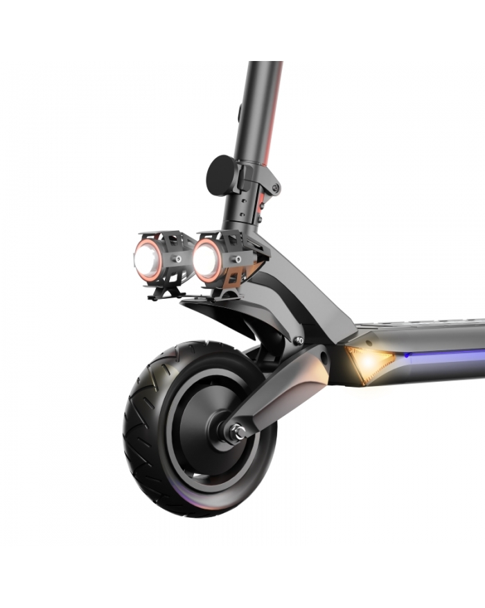 Przód skutera elektrycznego. Ma światła, koło i system zawieszenia.