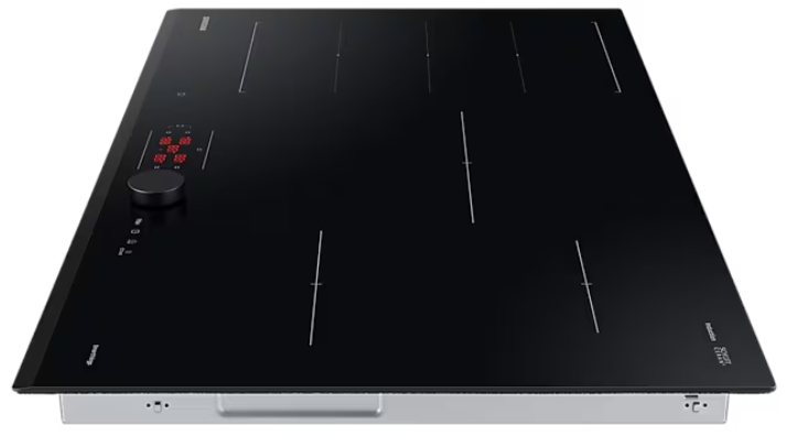 Czarna płyta indukcyjna z kilkoma strefami gotowania i panelem dotykowym po lewej stronie.