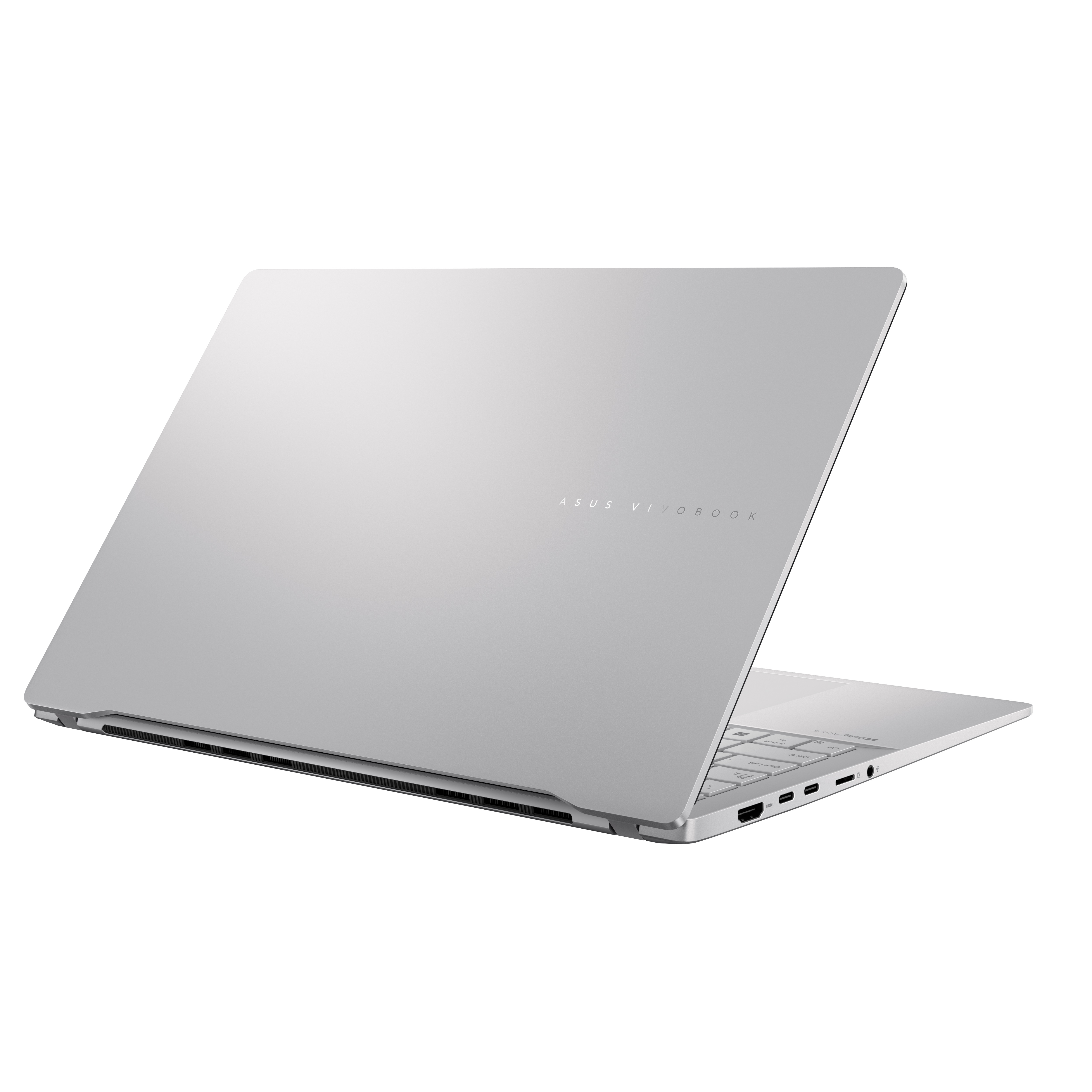 Ein silberner Laptop mit schwarzem Scharnier ist leicht geöffnet. Der Markenname steht auf der Rückseite.