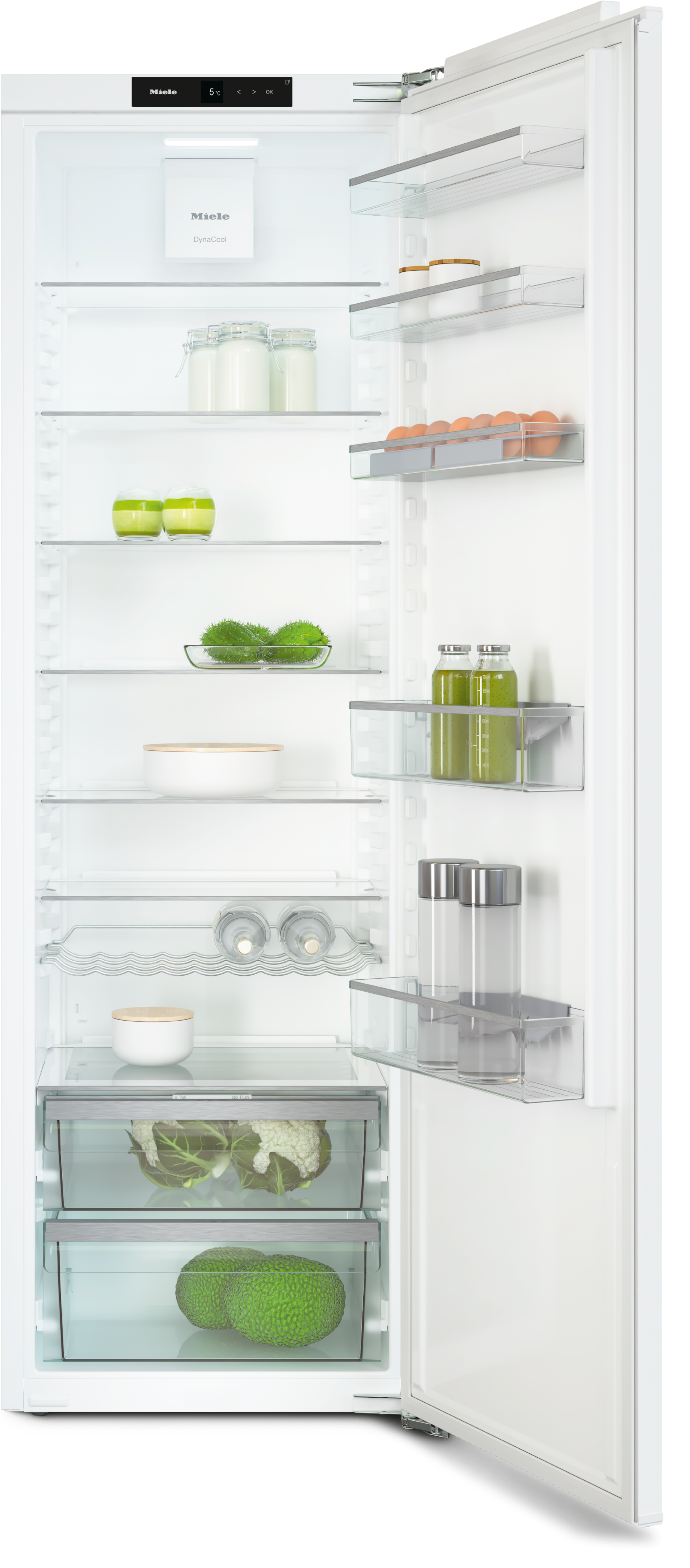 Geöffneter Miele Kühlschrank mit Regalen voller Lebensmittel, einschließlich Gemüse und Gläser.