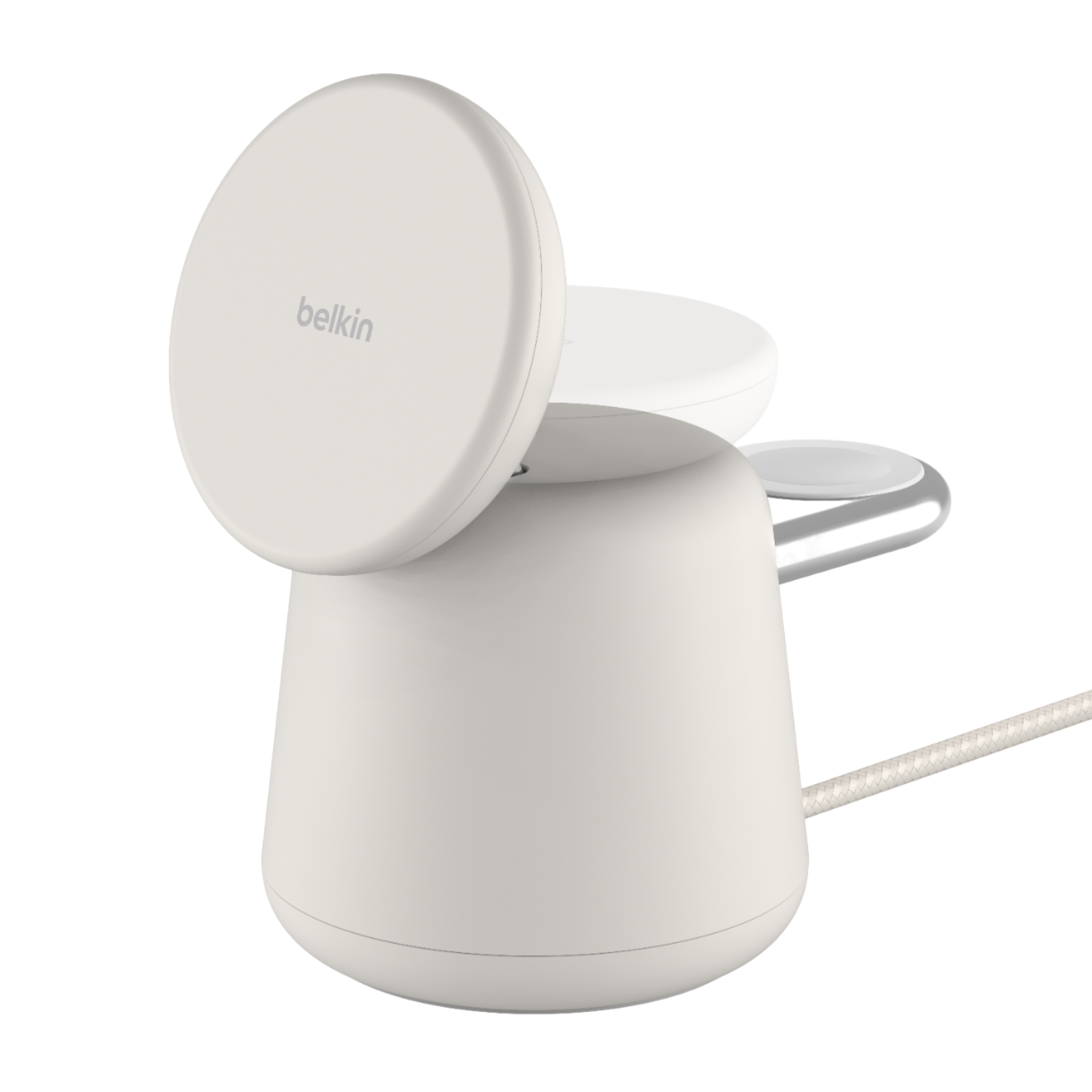 Een witte Belkin oplaadstation met een groot rond pad en twee kleinere pads. Een witte gevlochten kabel is ook zichtbaar.