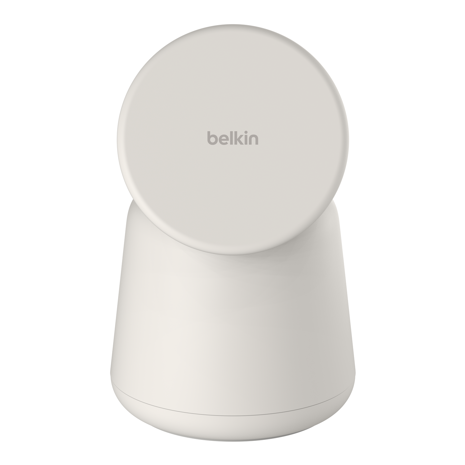 Witte, kegelvormige Belkin-oplader met een cirkelvormig oplaadpad aan de bovenkant.
