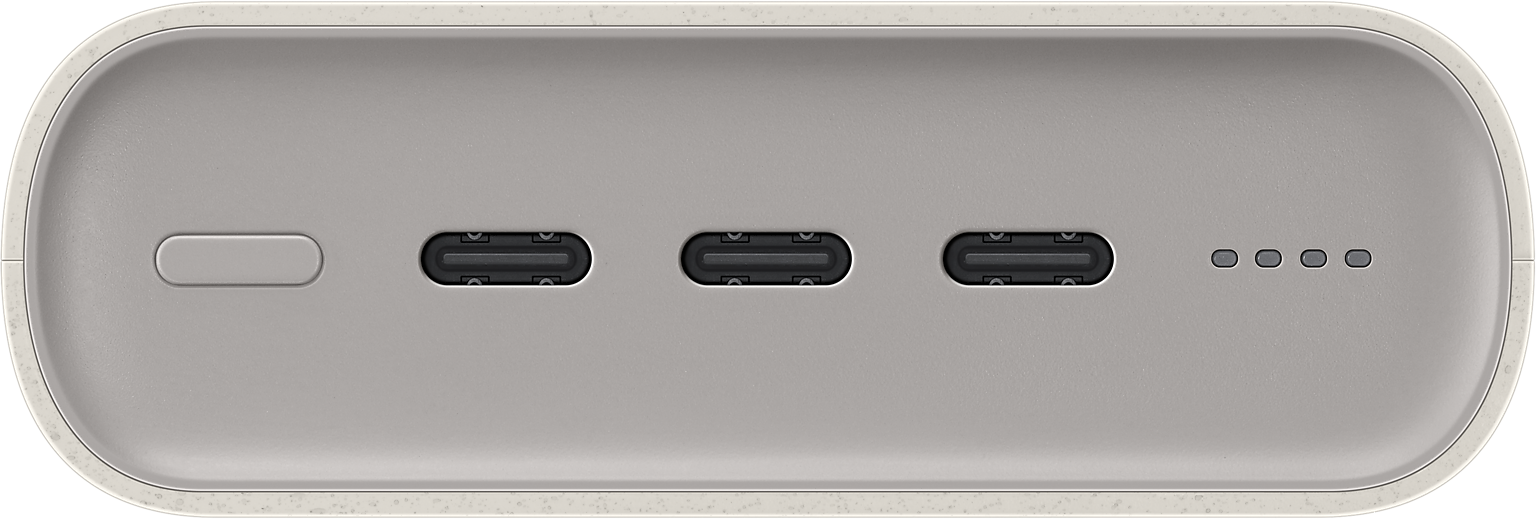 Gros plan sur une batterie externe avec trois ports USB-C et indicateurs de niveau de batterie.
