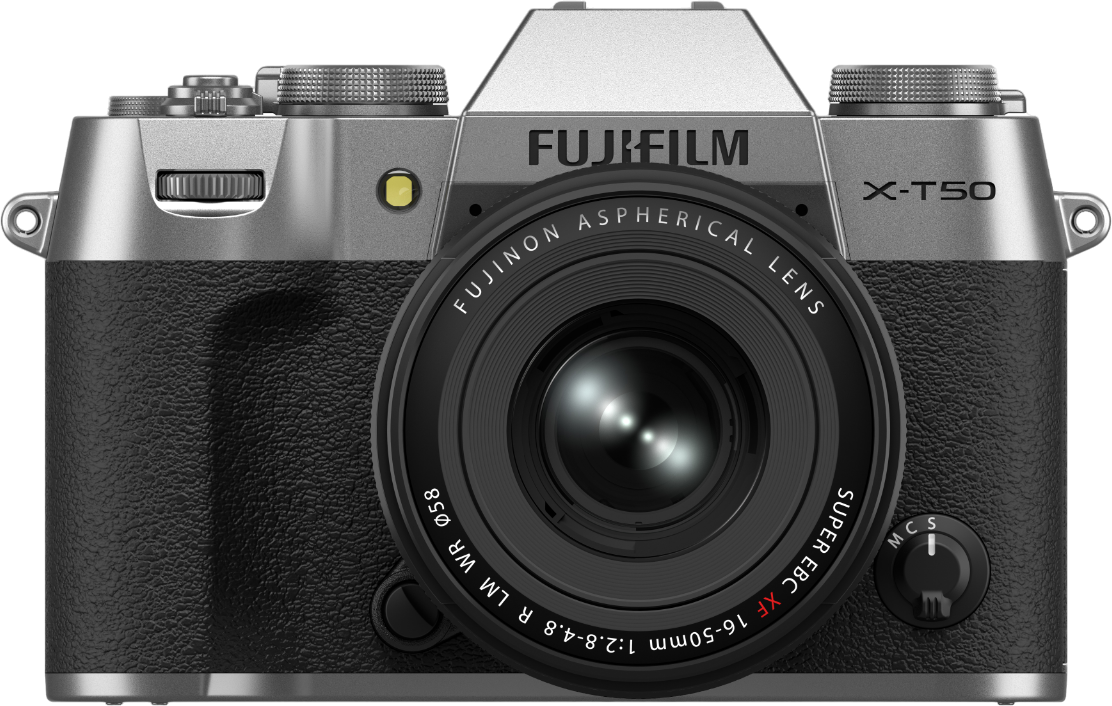 Silberne und schwarze Fujifilm X-T50 Kamera mit Objektiv.