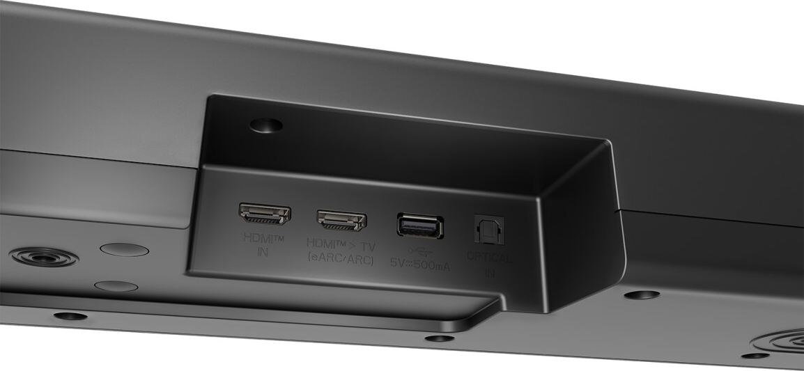 Gros plan de l'arrière d'une barre de son noire avec plusieurs ports d'entrée. Elle possède des ports HDMI, USB et optiques.