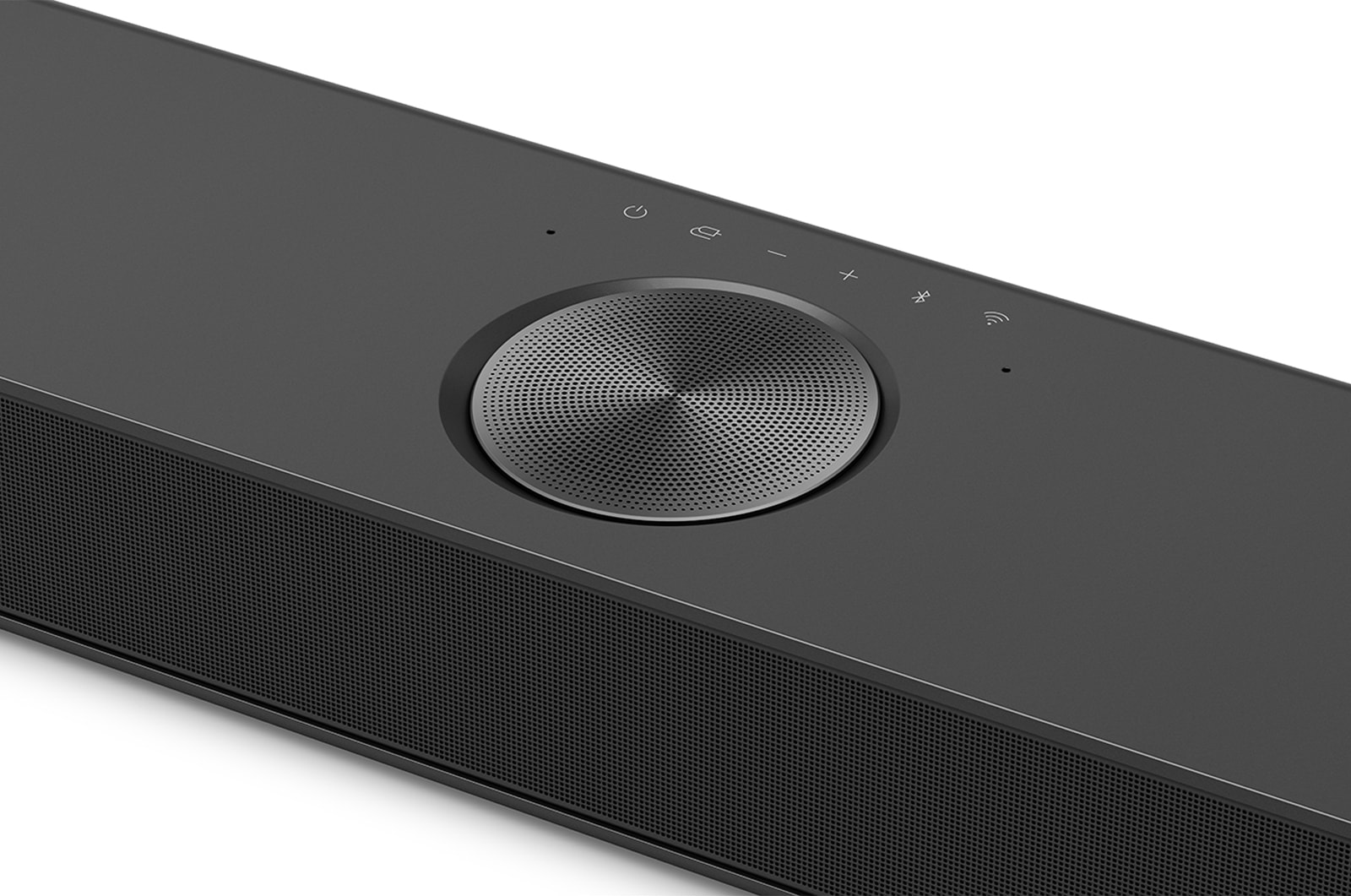 Primo piano di una soundbar nera con griglia altoparlante argentata.