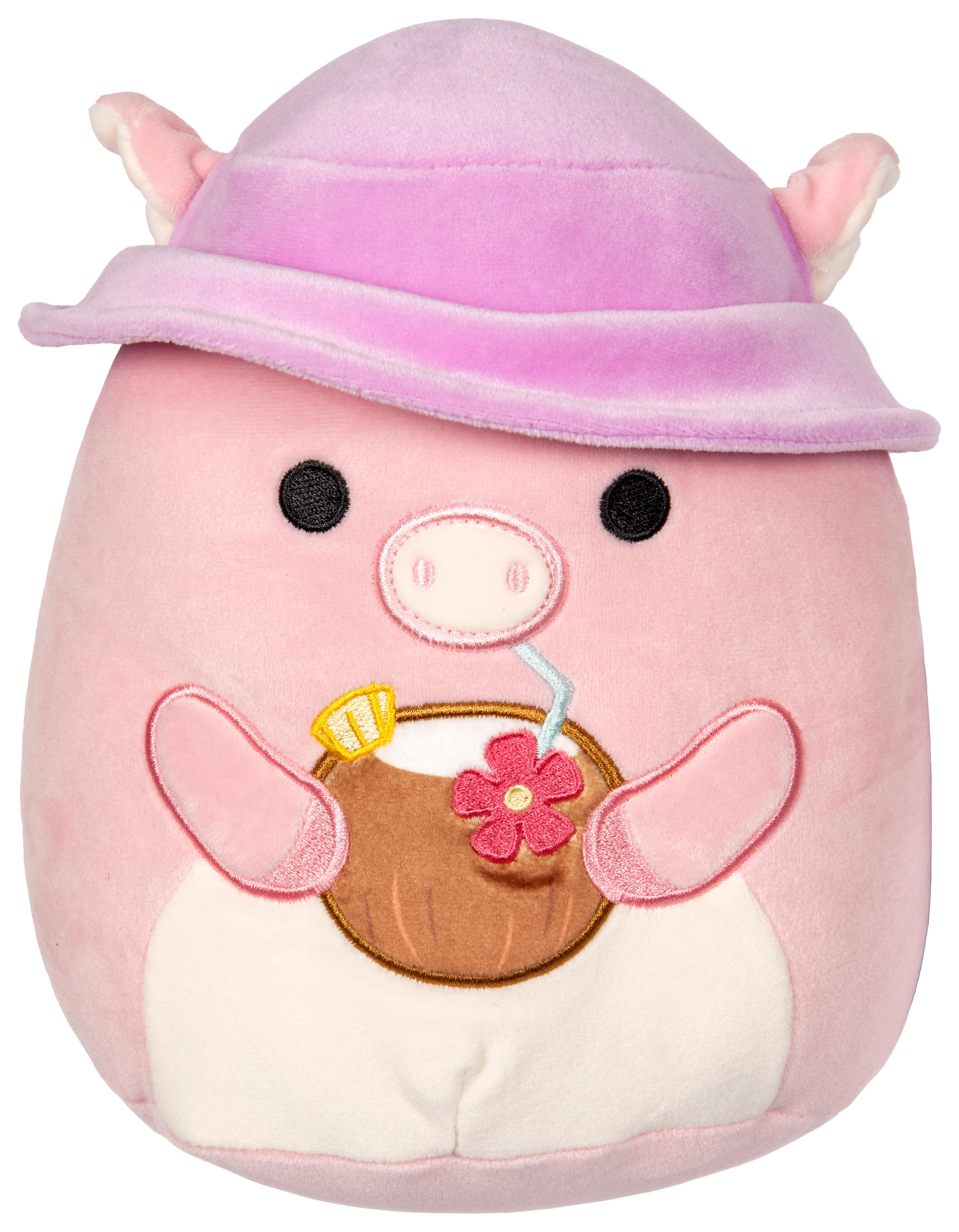 Ein rosa Schwein-Plüschtier mit Hut und Getränk. Der Hintergrund ist weiß.