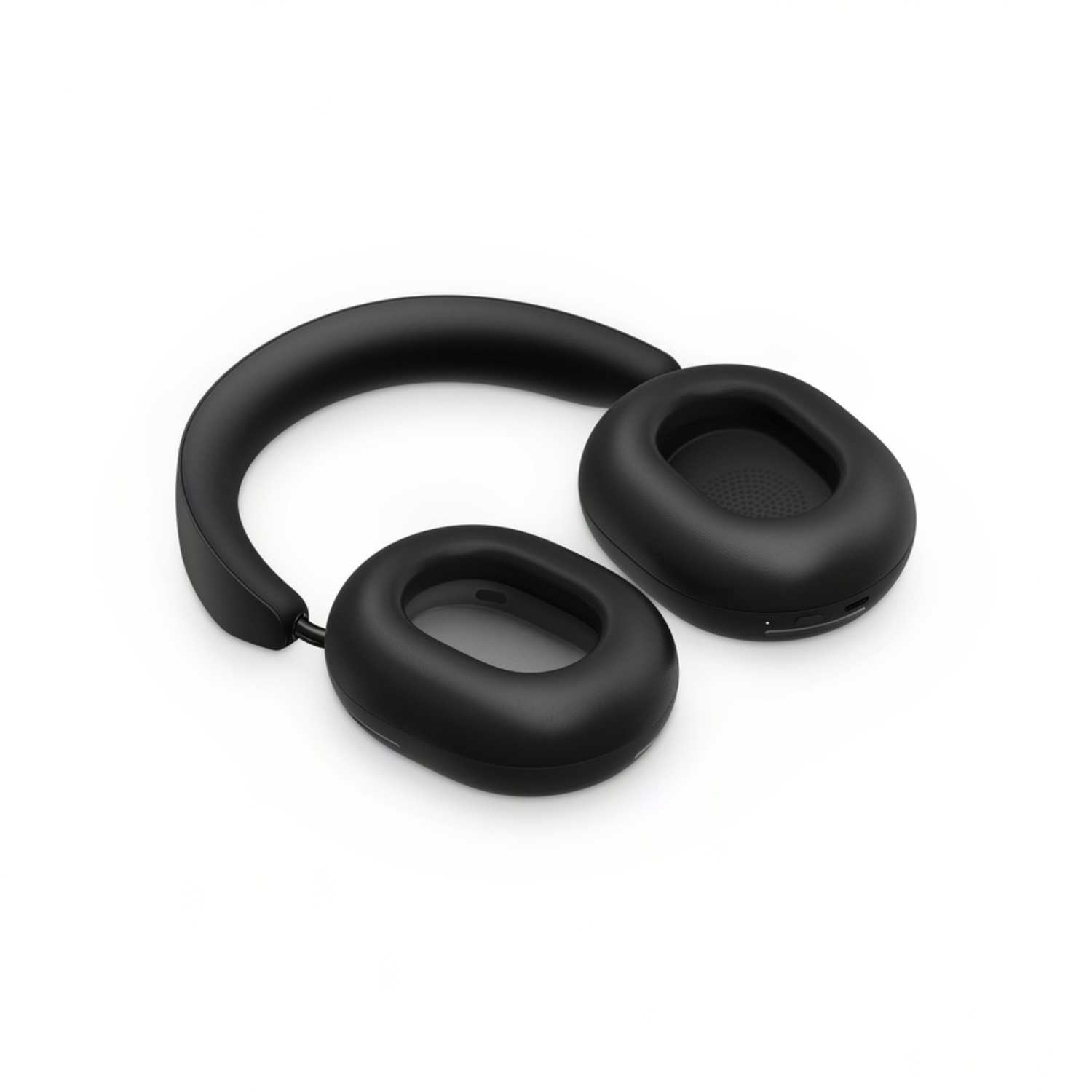 Auriculares negros plegados sobre fondo blanco. Se ven los auriculares.