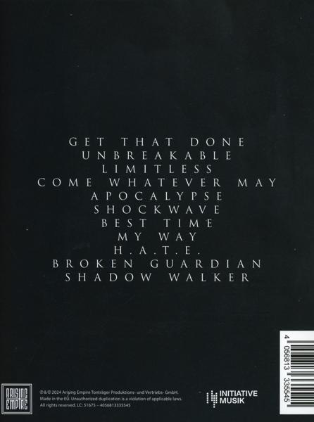 Ein schwarzes Albumcover mit Songtiteln und dem Rising Empire Label.