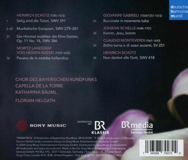 Rückseite einer CD mit Text und Logos. Lila Blumendetail unten.