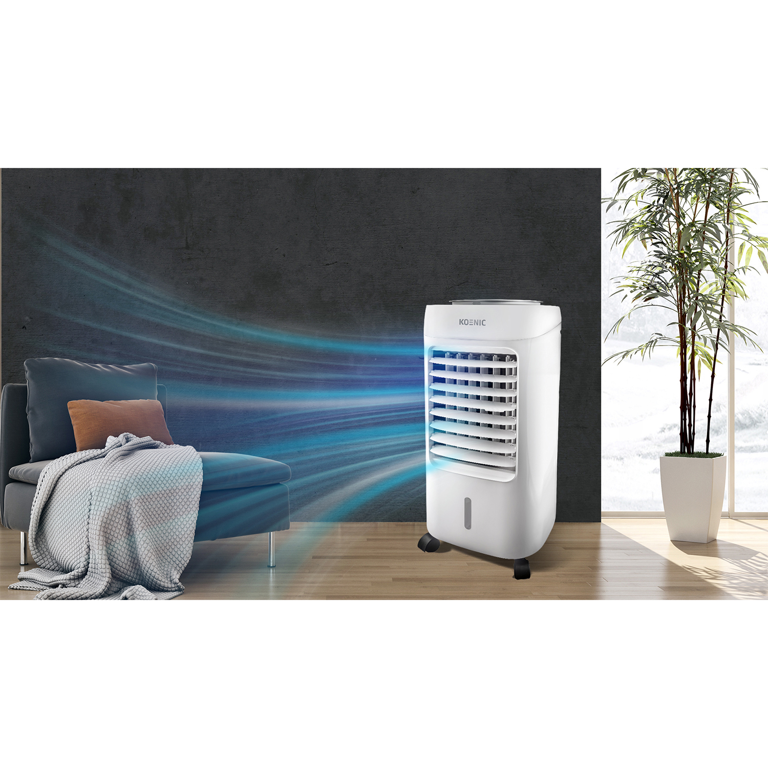 Un refrigeratore d'aria bianco con flussi di luce blu, vicino a un divano grigio e bambù.