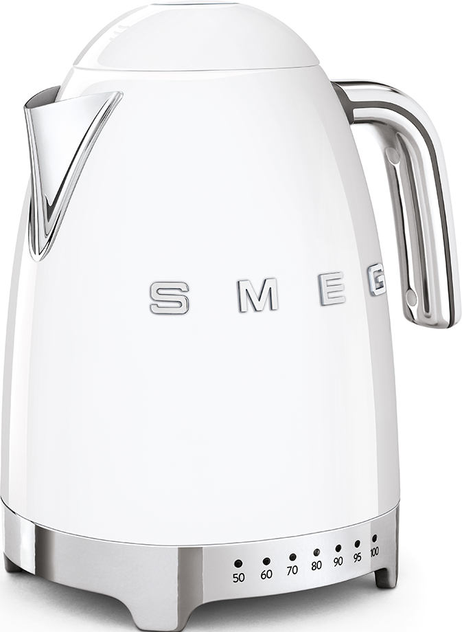 Weißer Smeg-Wasserkocher mit Chromakzenten. Silberbasis mit Temperaturanzeigen.
