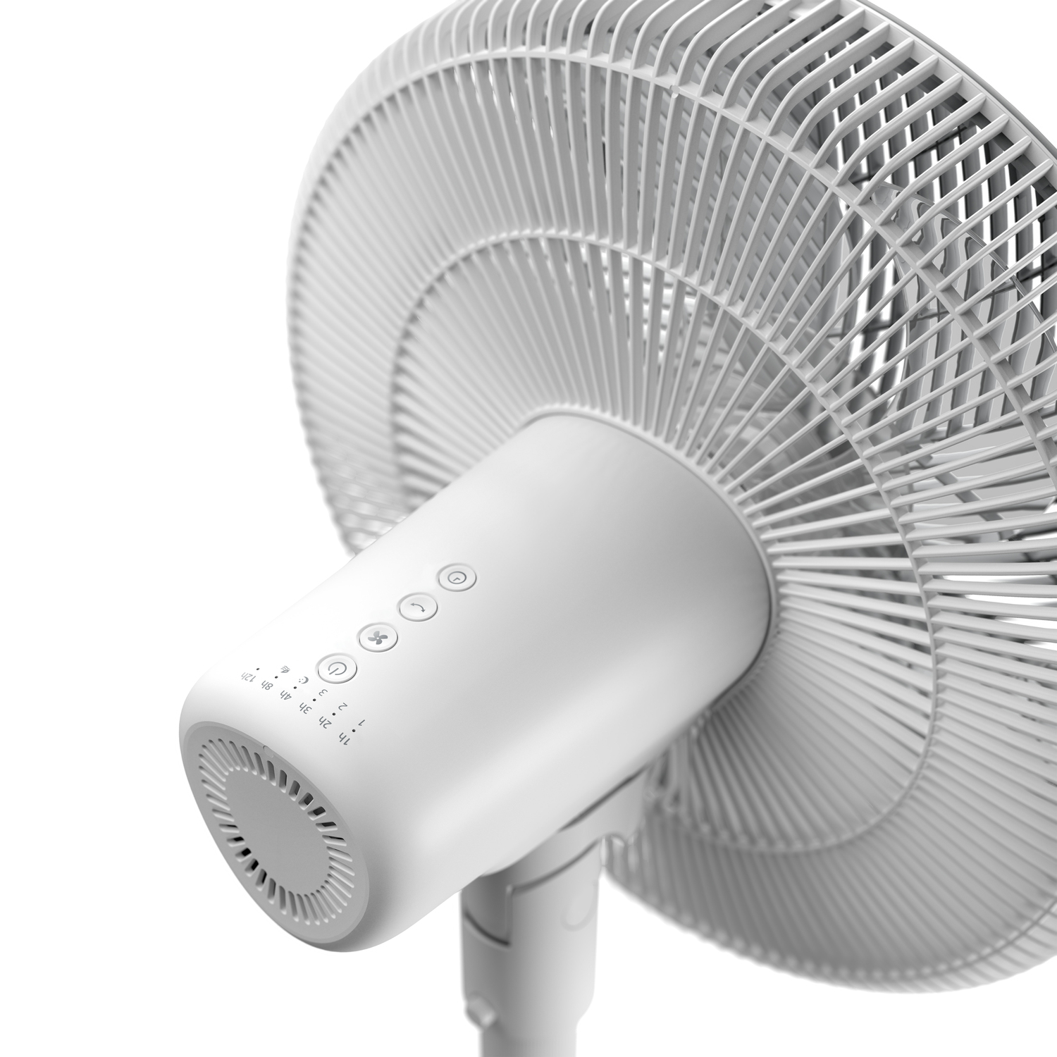 Ventilateur sur pied blanc avec boutons de commande. Les pales et le socle du ventilateur sont visibles.