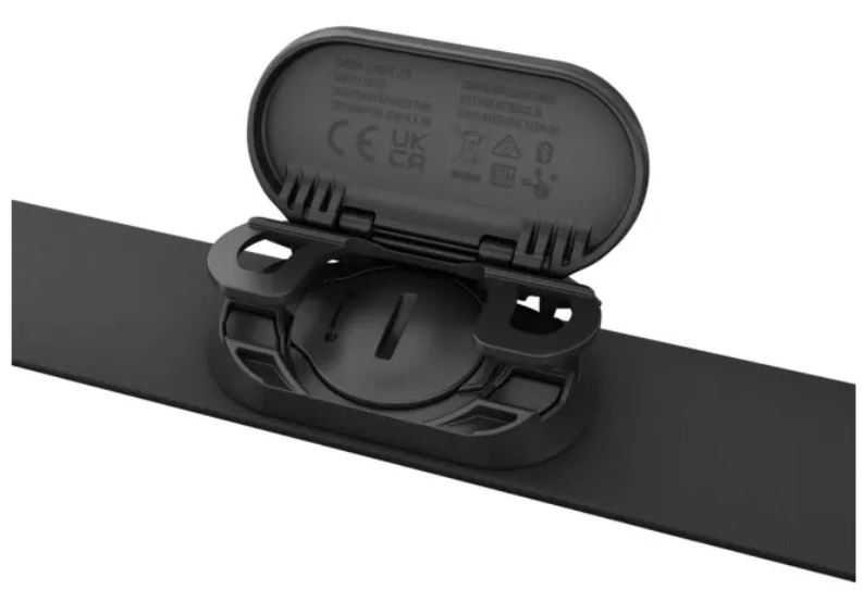 Czarny monitor pracy serca z otwartą komorą baterii.