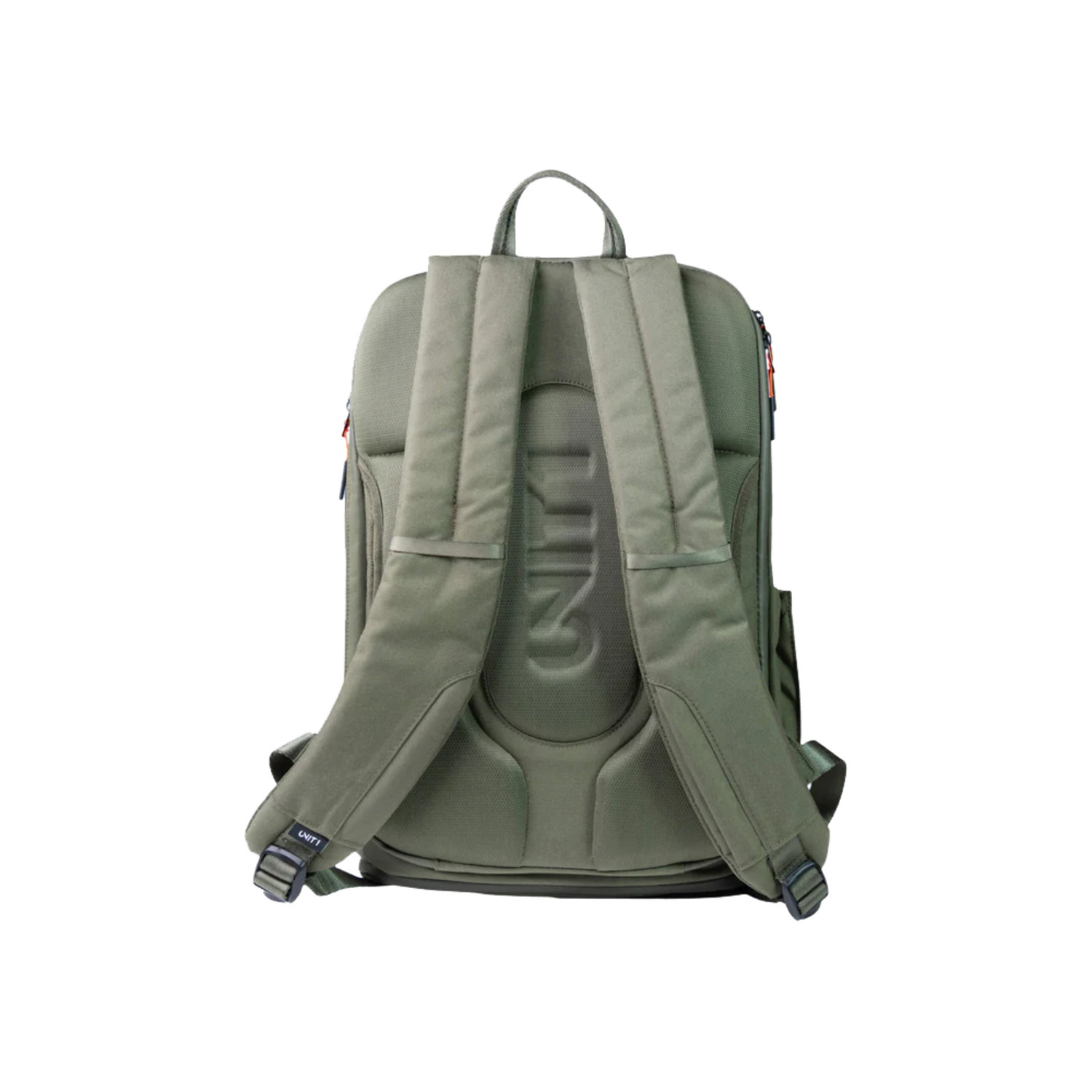 Sac à dos, couleur vert olive, design sobre. Le sac à dos a deux sangles et une poignée.
