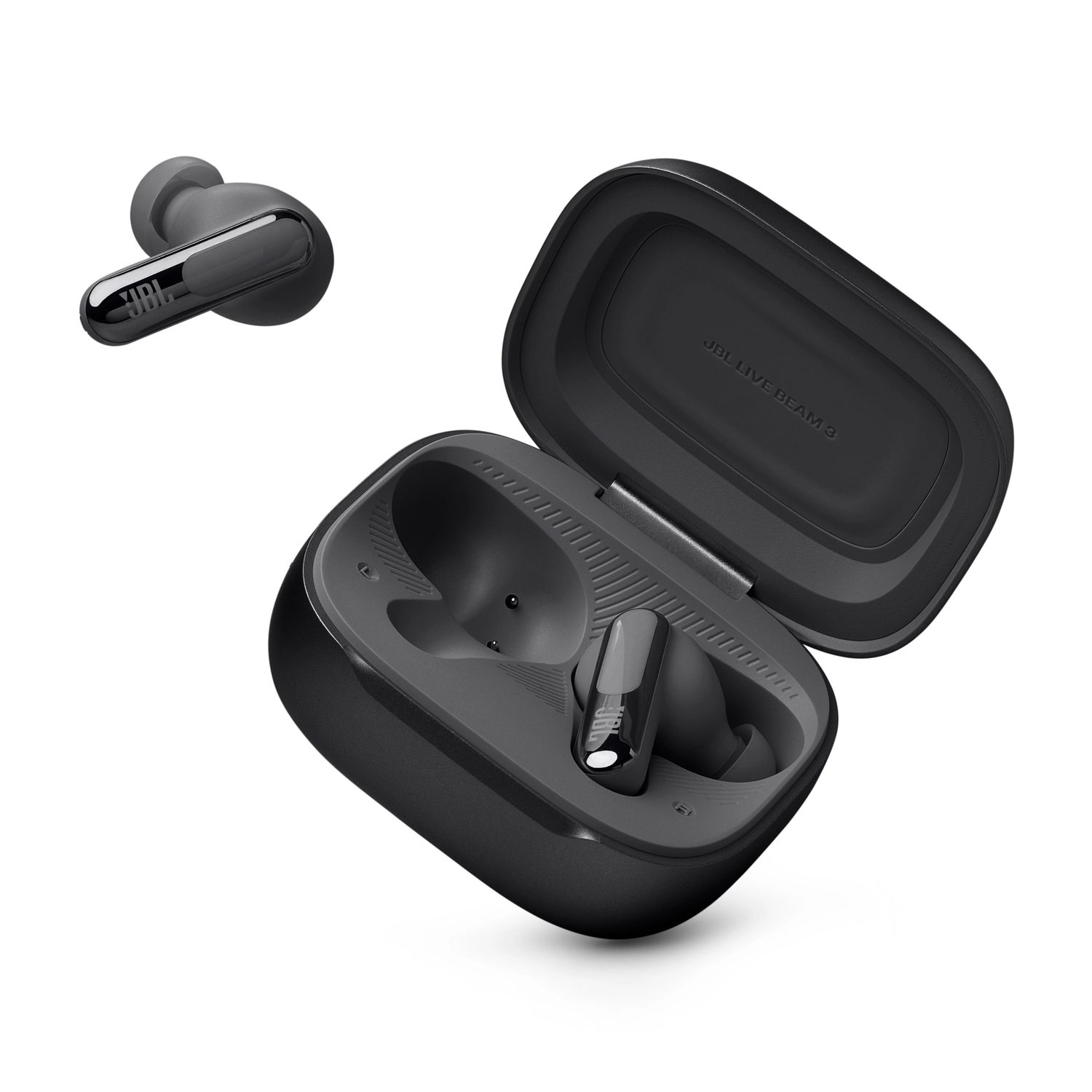 Zwarte JBL oordopjes en oplaadcase. Open case toont oordopjes. Witte achtergrond.