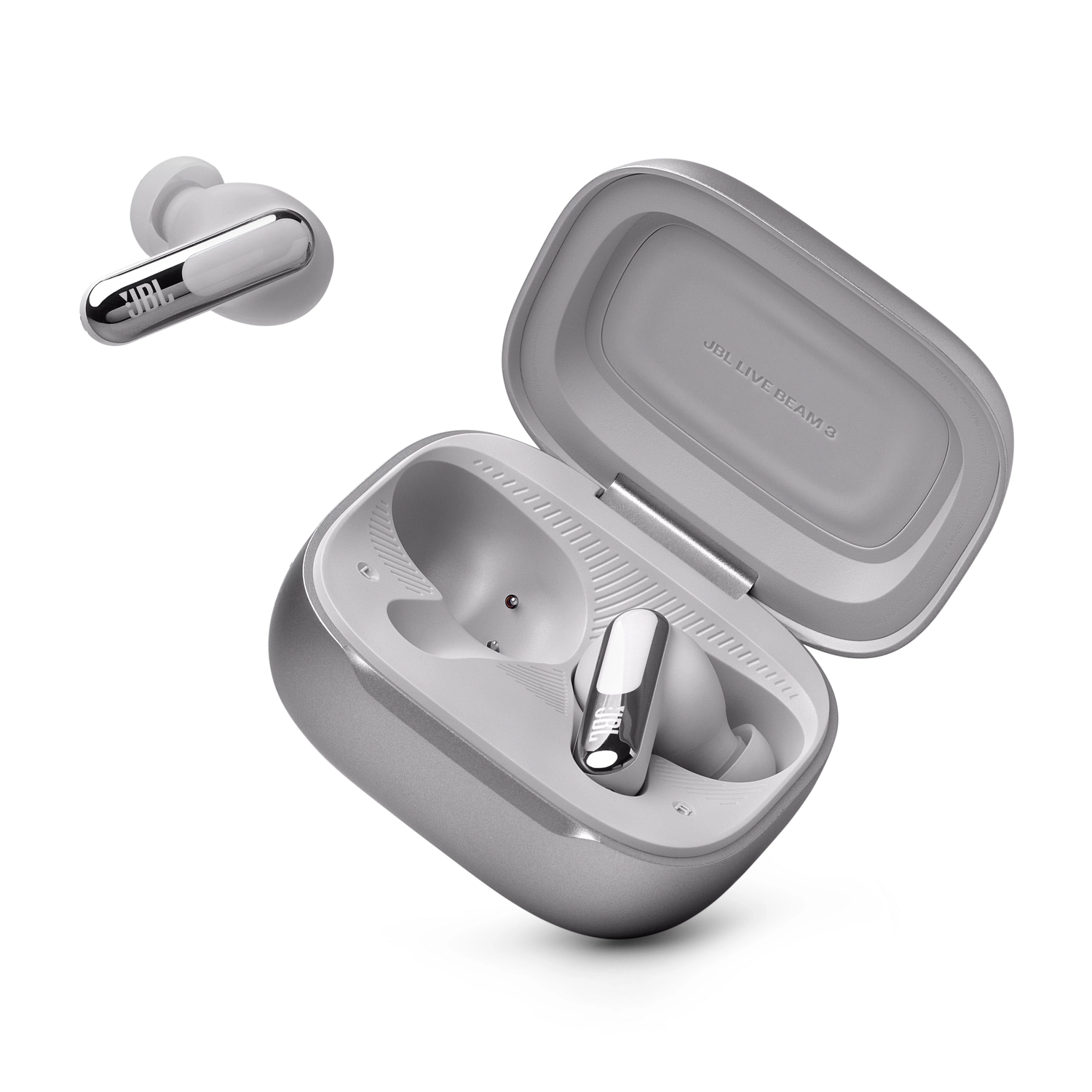 Zilveren en witte JBL oordopjes met een oplaadcase, één oordopje is los.
