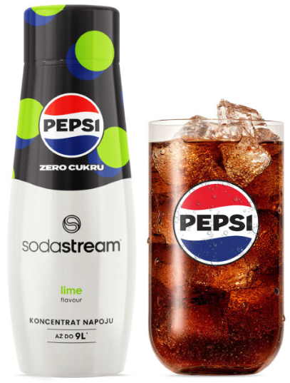 Napój Pepsi z lodem w szklance i butelka Soda Stream z etykietą 'Pepsi Zero Cukru'.