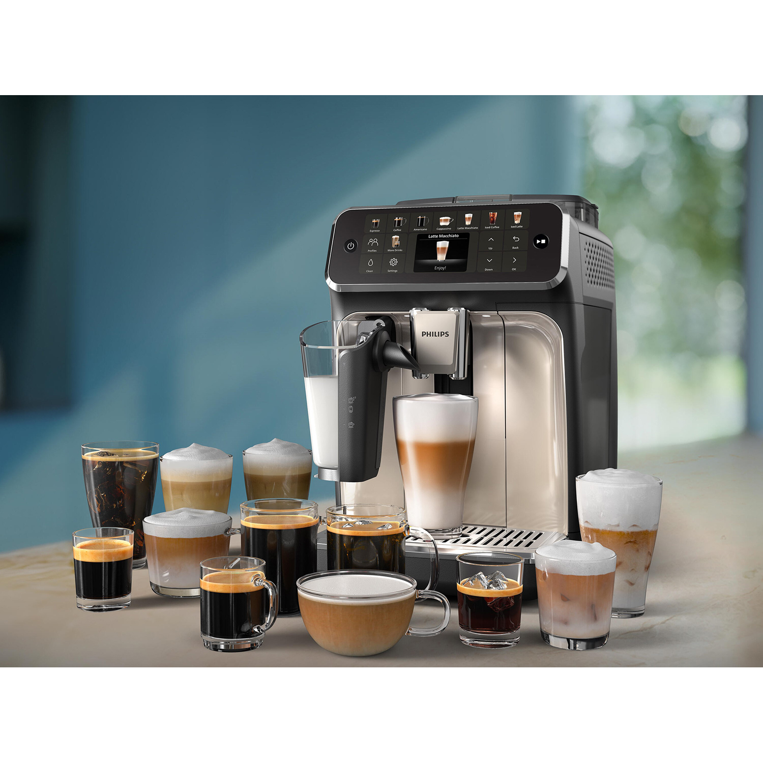 Una macchina per il caffè con varie bevande al caffè, illuminata con luce da studio, un primo piano.