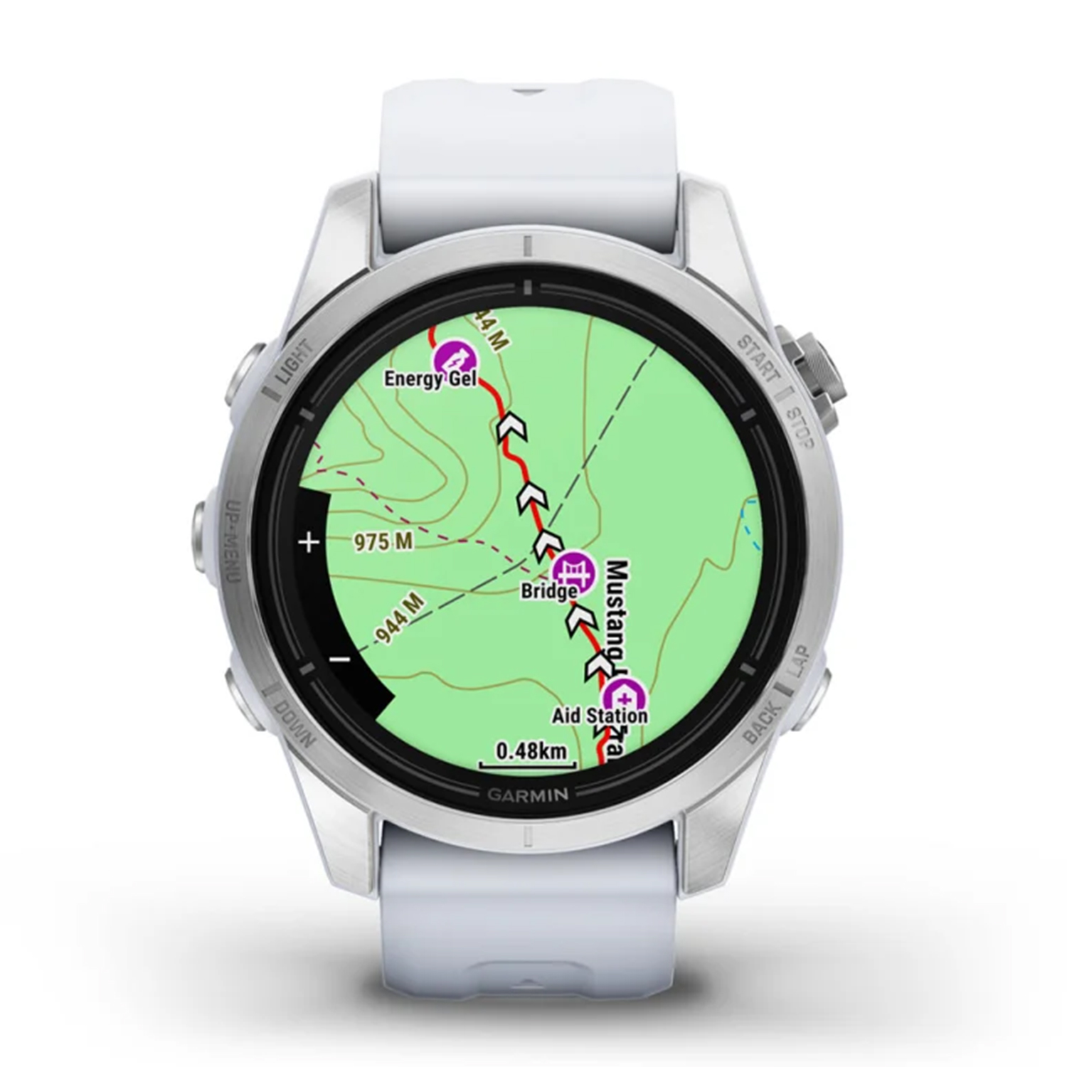 Smartwatch Garmin che mostra una mappa con un percorso. L'orologio ha un cinturino bianco e una cassa argentata.