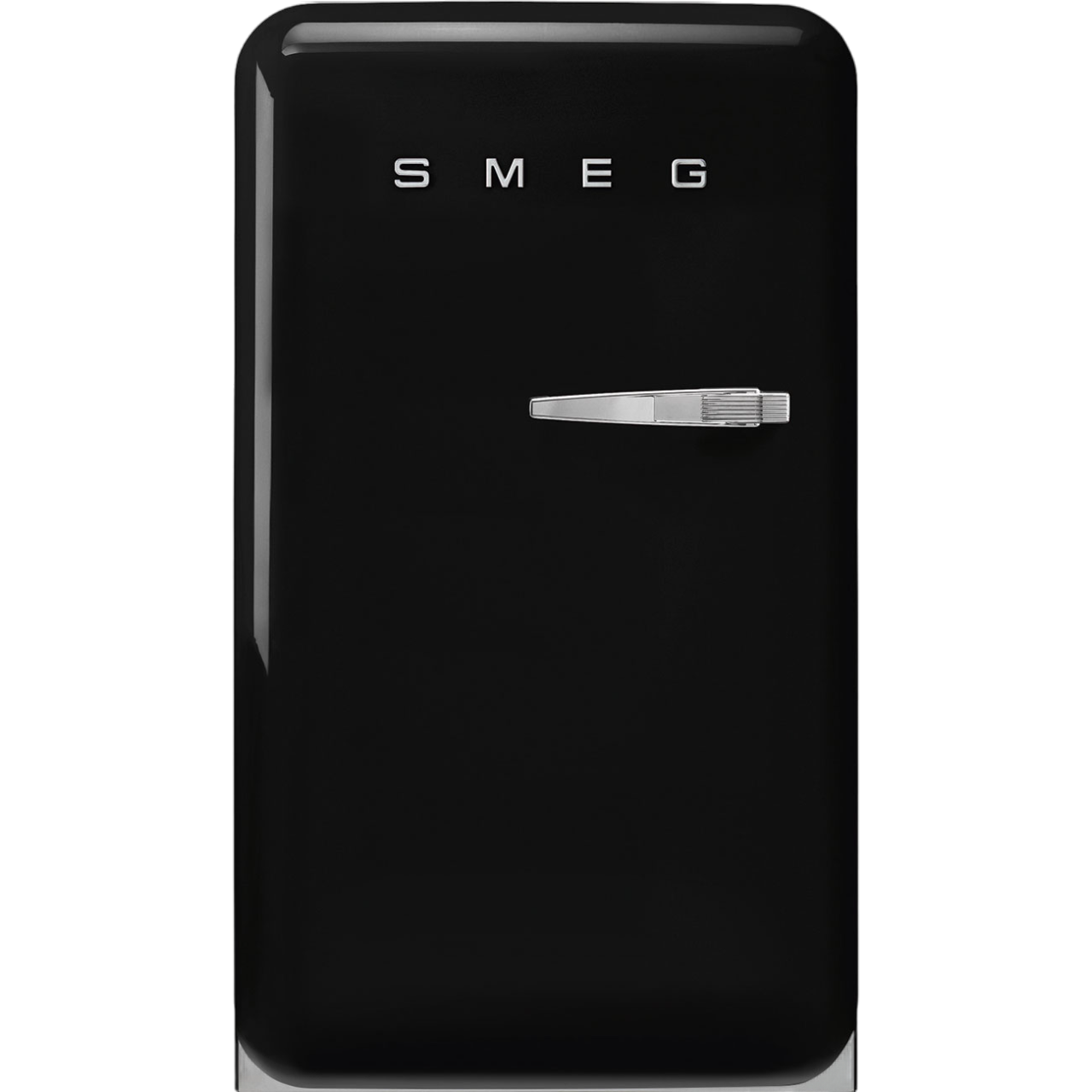 Schwarzer SMEG-Kühlschrank mit silbernem Griff auf schwarzem Hintergrund.