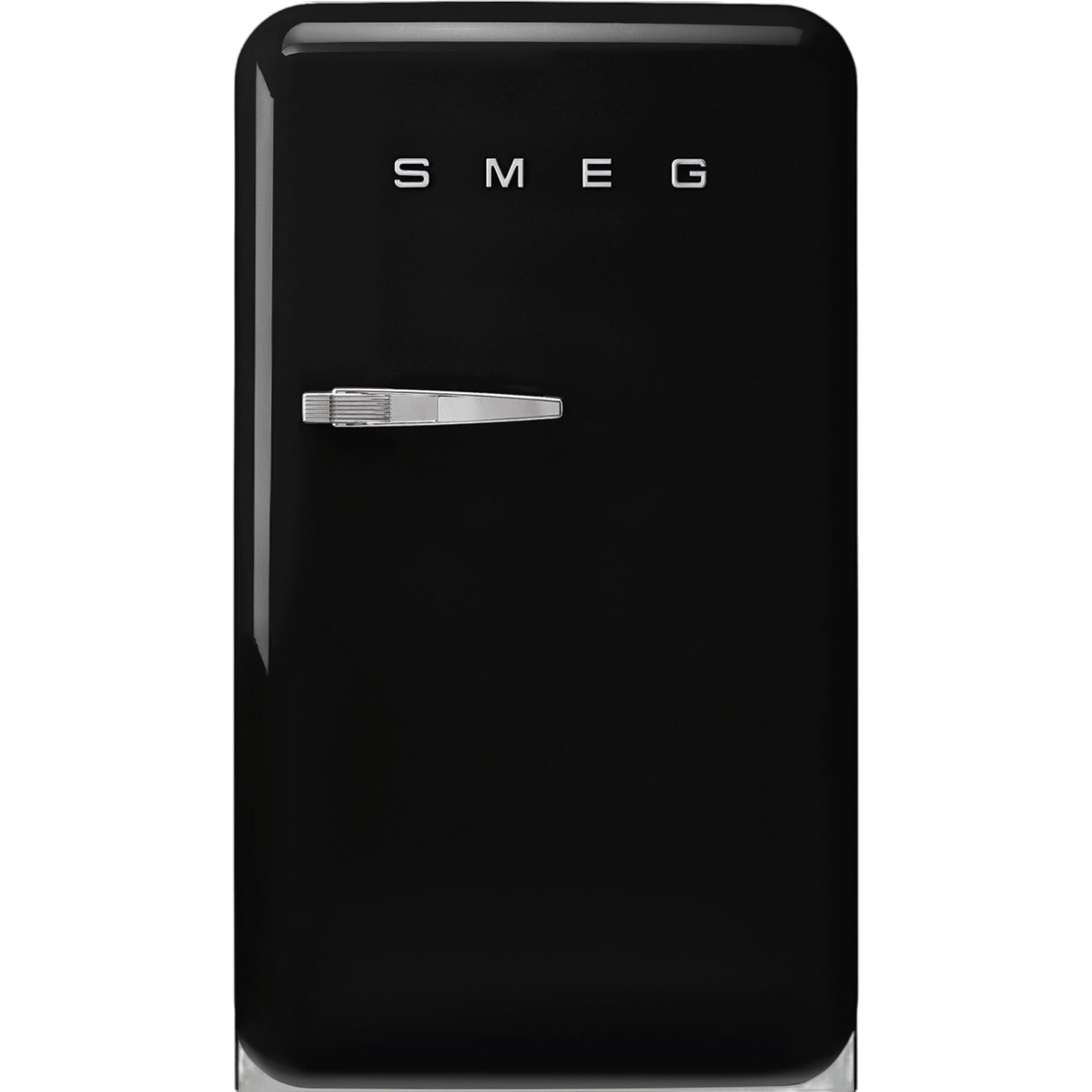 Schwarzer SMEG-Kühlschrank mit Chromgriff. Der Markenname steht in weißen Buchstaben.