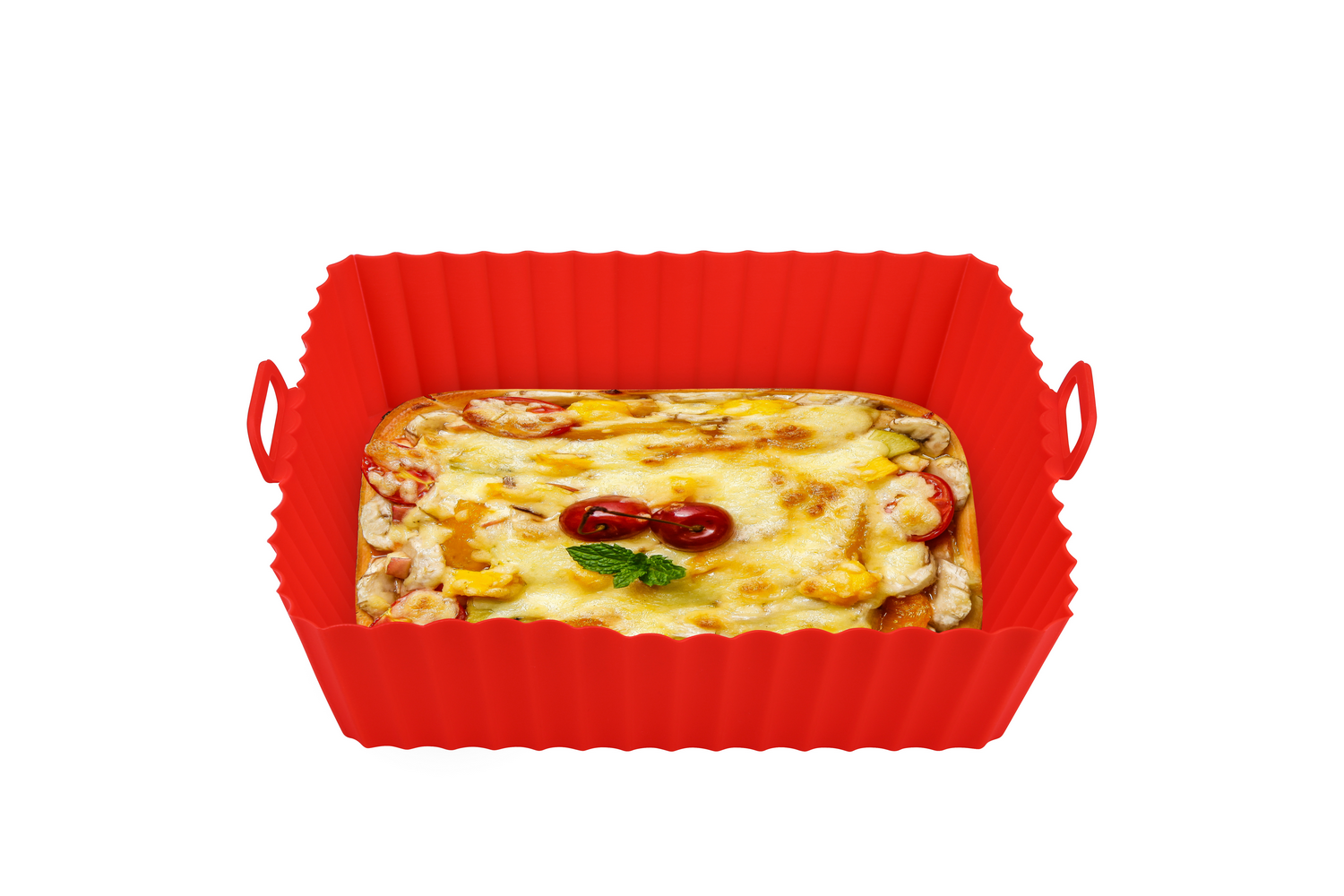 Molde para hornear de silicona roja con pizza dentro, fondo blanco.