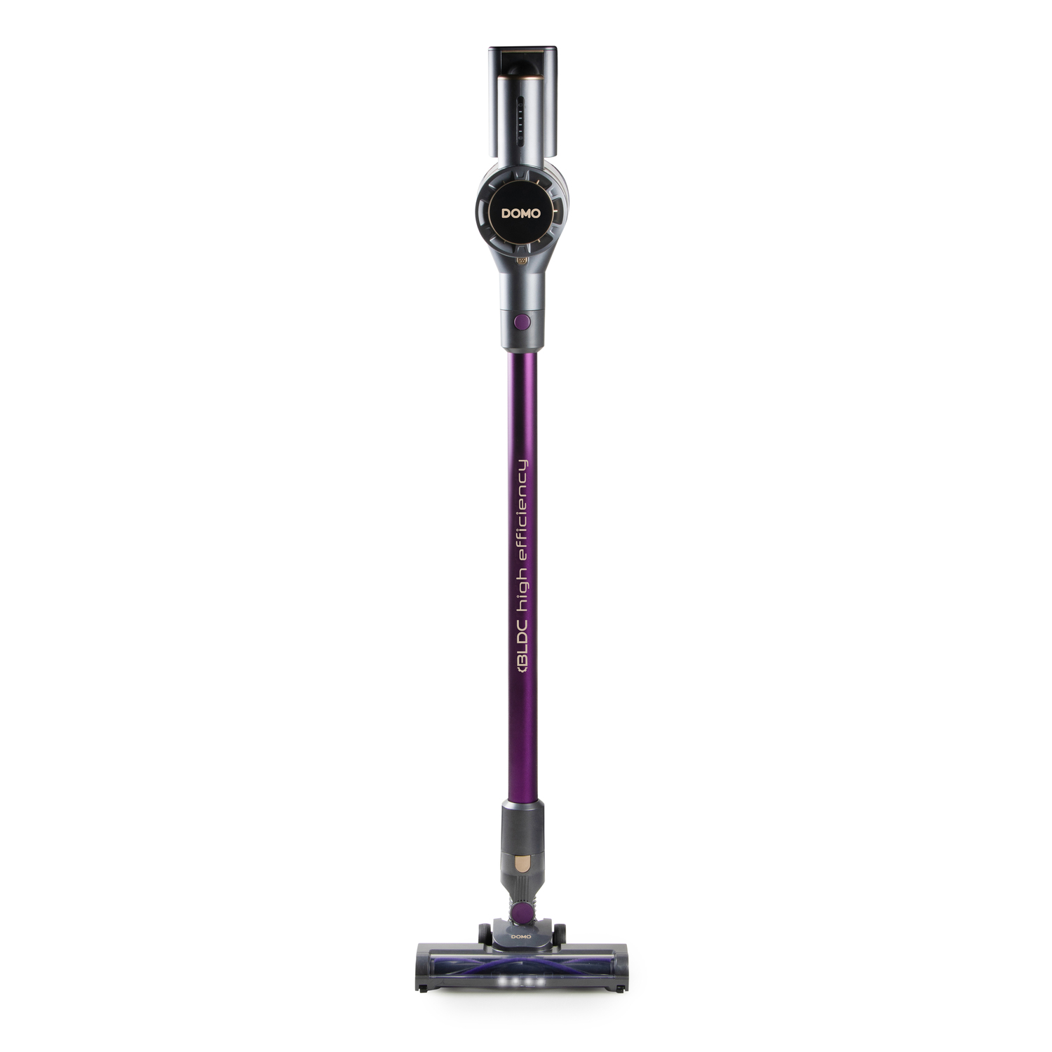 Un aspirateur sans fil violet et argenté, debout. La poignée porte la marque DOMO.