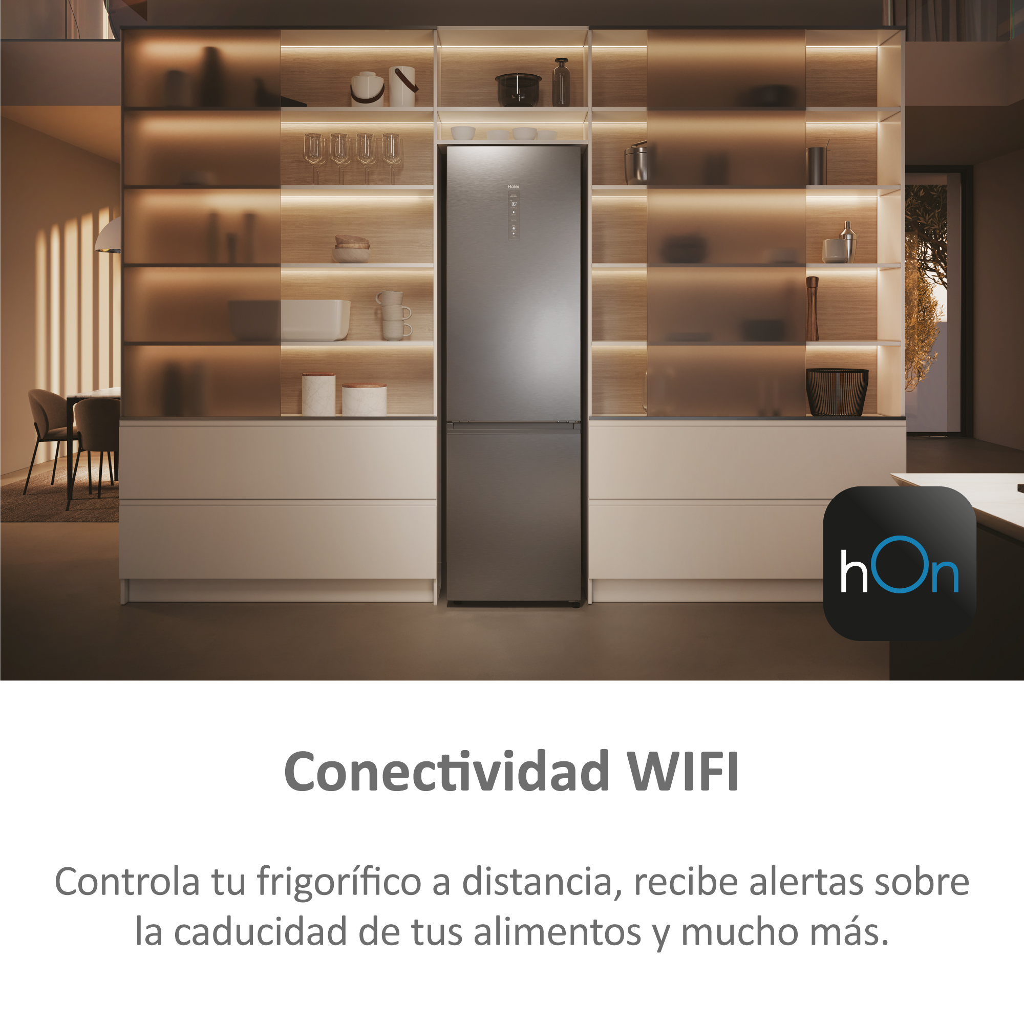 Una cocina moderna con un refrigerador de acero inoxidable y estantes iluminados, texto en español.