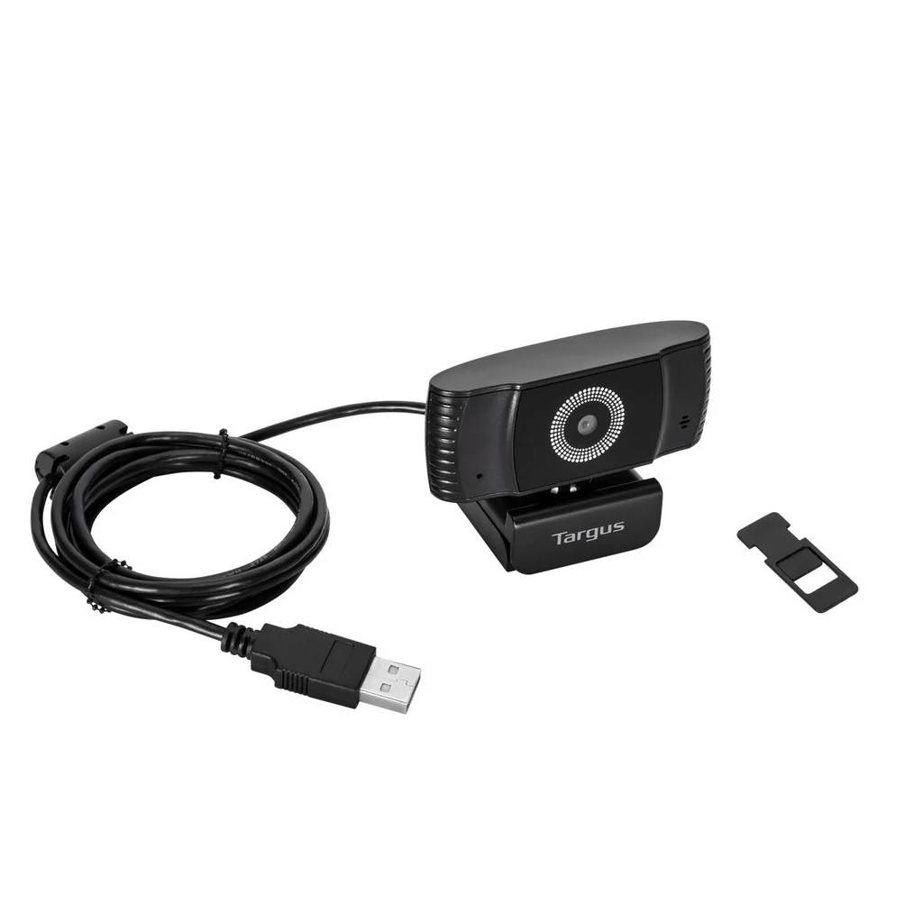 Webcam negra con cable y conector USB, fondo blanco.