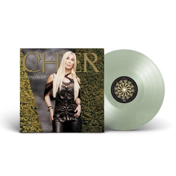 Cher album borítója: Fekete ruhás nő, hosszú szőke haj, "Living Proof" című album, zöld bakelit lemez mellett.