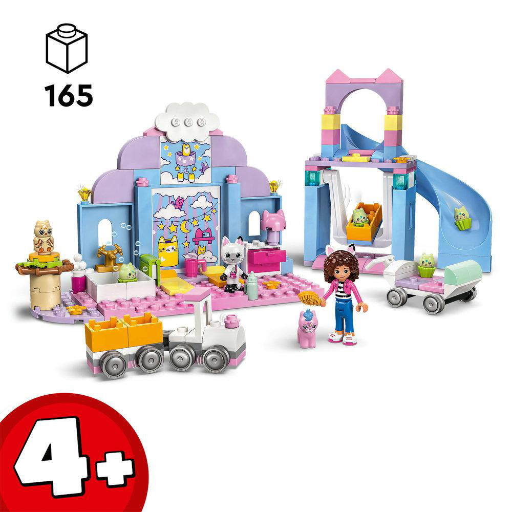 Lego-Set mit Spielplatz, Figuren und Zubehör. Weißer Hintergrund.