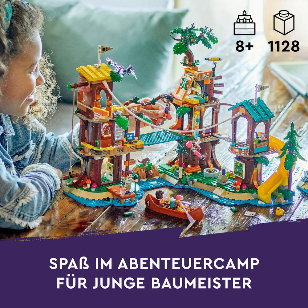 Ein Kind und ein Lego-Set mit Baumhaus und Figuren, mit Text auf Deutsch.