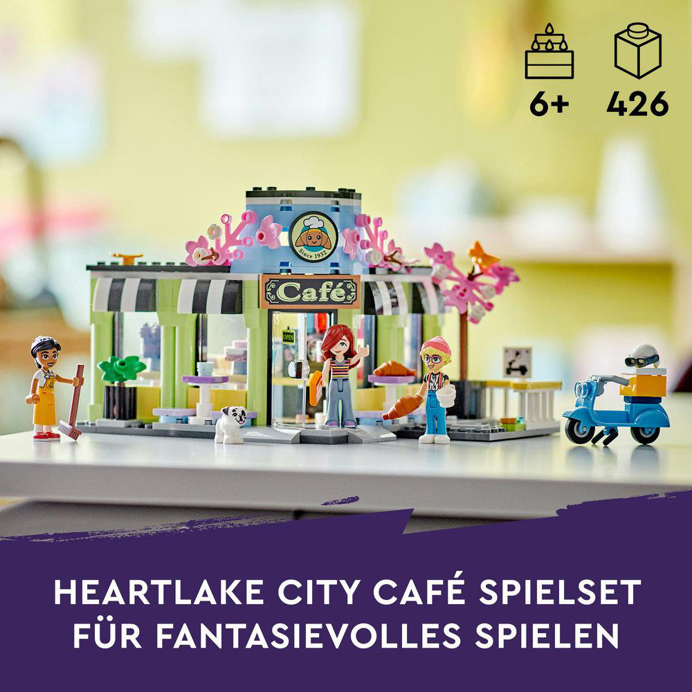 LEGO Heartlake City Café Set. Enthält ein Café, Figuren, einen Roller und einen Hund auf einem Tisch.