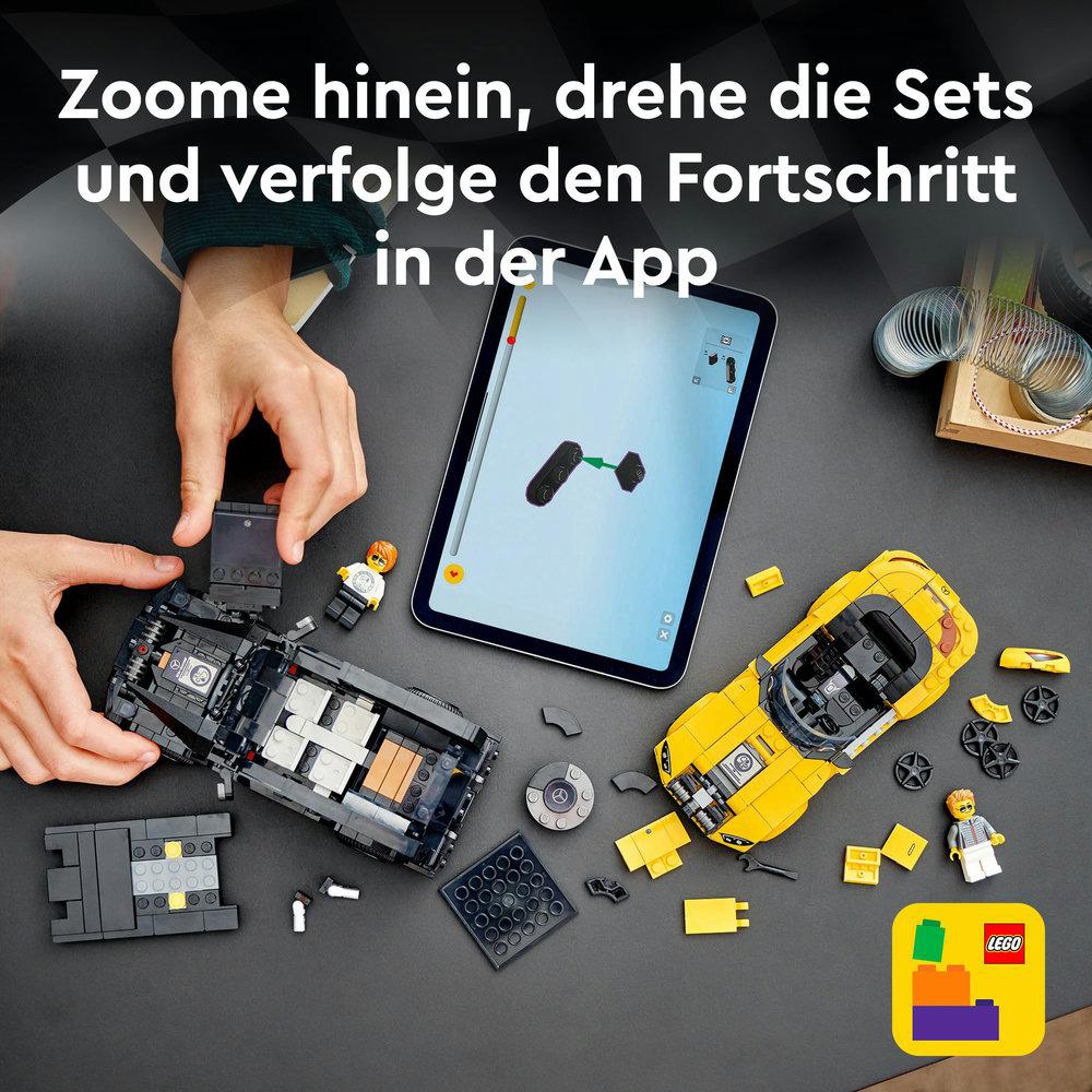 Hände bauen ein LEGO-Automodell zusammen. Ein Tablet zeigt Anweisungen. Andere LEGO-Teile liegen herum.