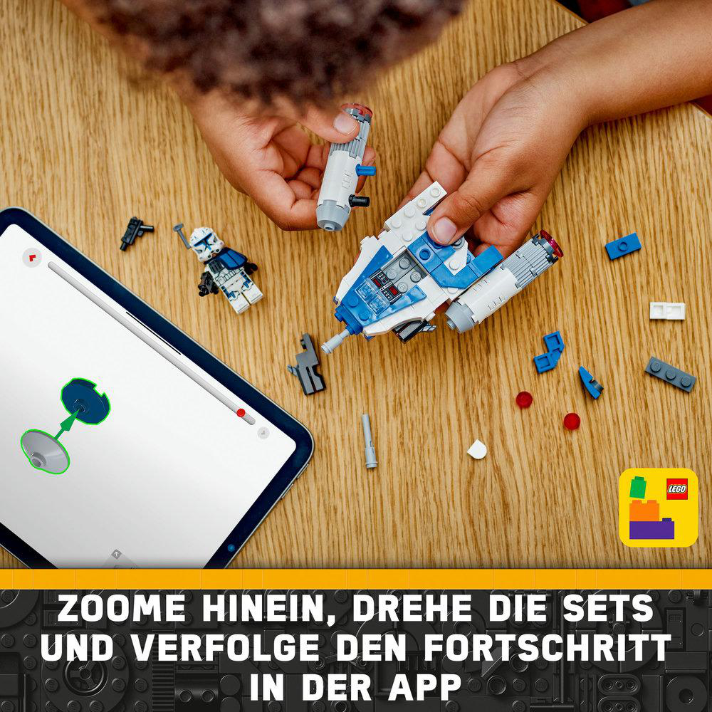Ein Kind mit Tablet und Lego-Teilen. Das Tablet zeigt Bauanleitungen für ein Lego-Fahrzeug.