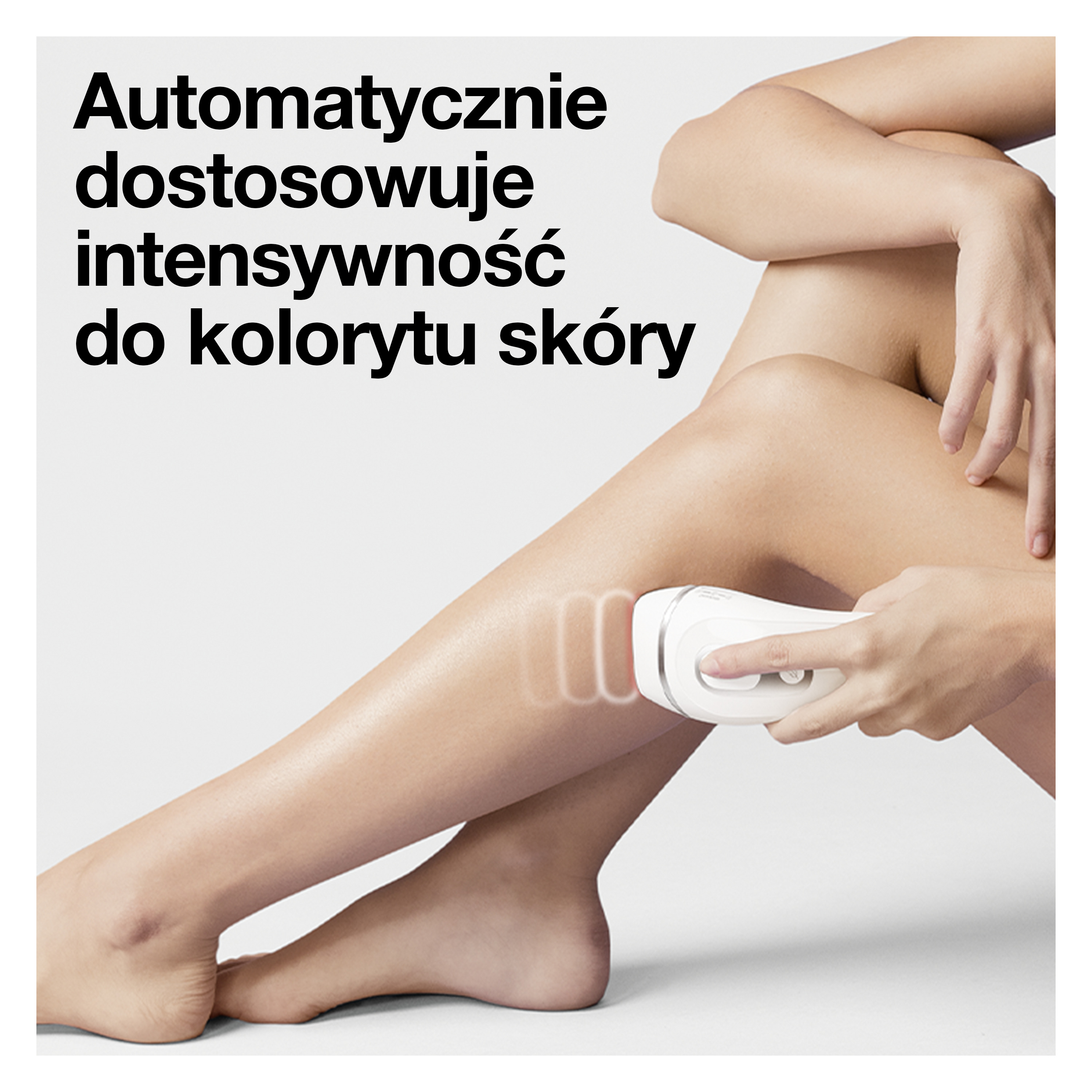 Noga kobiety poddawana zabiegowi białym urządzeniem do depilacji, z efektami czerwonego światła.