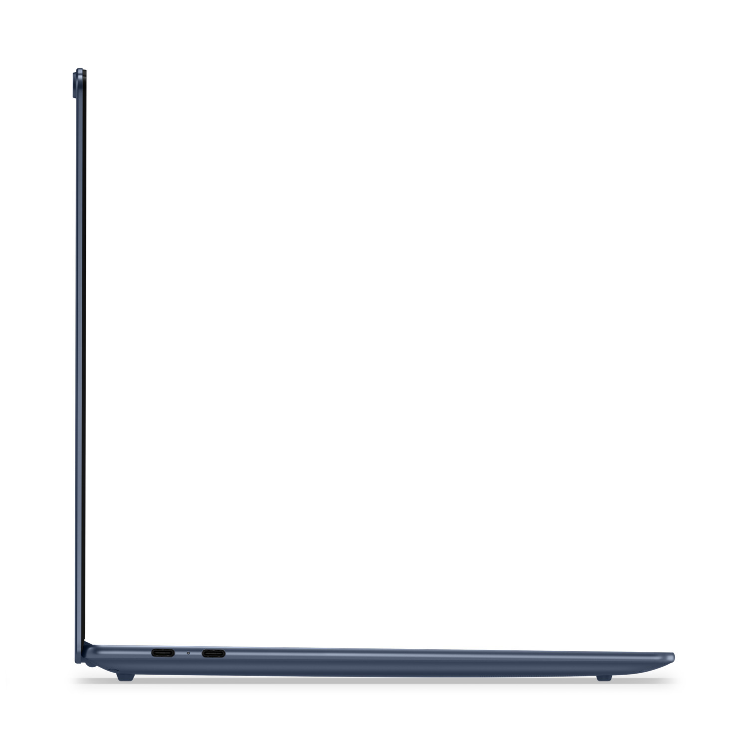 Zijaanzicht van een slanke, marineblauwe laptop op een witte achtergrond. Het scherm is gesloten.