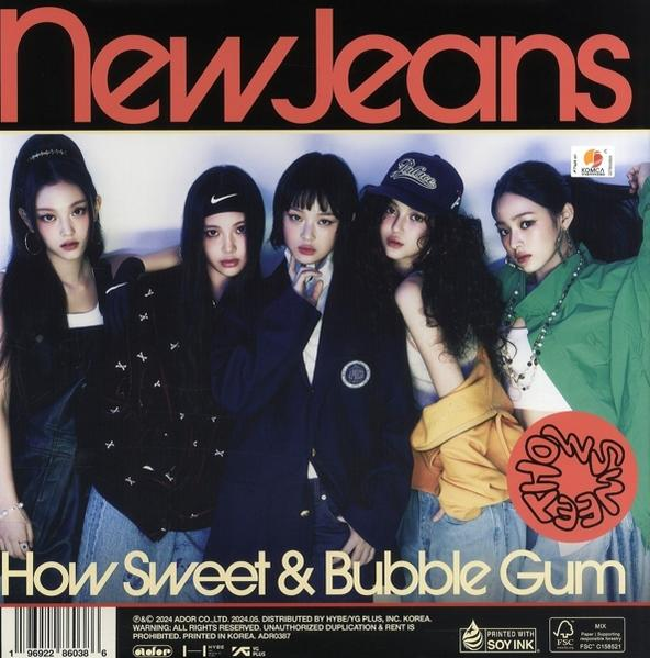Cinq femmes posant, les mots "New Jeans" et "How Sweet & Bubble Gum" sont affichés.