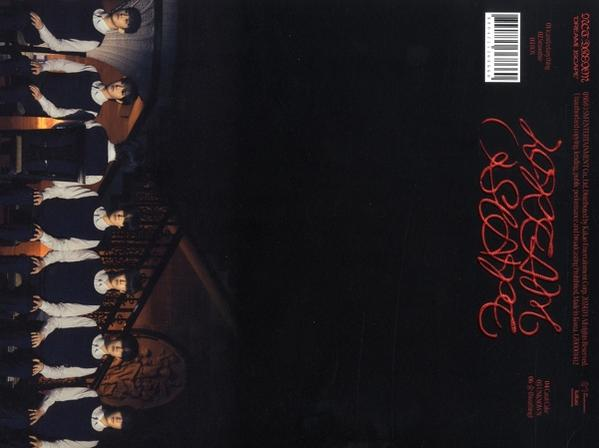 Albumcover mit einer Gruppe von Leuten. Das Albumcover ist größtenteils schwarz. Der Text ist rot in Kursivschrift.