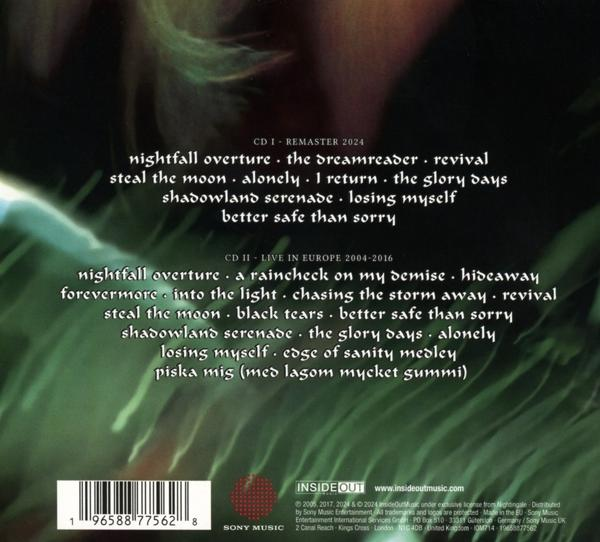 CD-Rückseite mit Titellisten in grüner Schrift. Enthält Urheberrechts- und Barcodedetails.