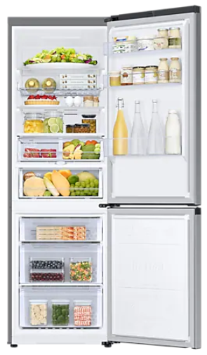 Otwarta lodówka z jedzeniem w środku. Owoce, warzywa i inne produkty są widoczne na półkach i w szufladach.