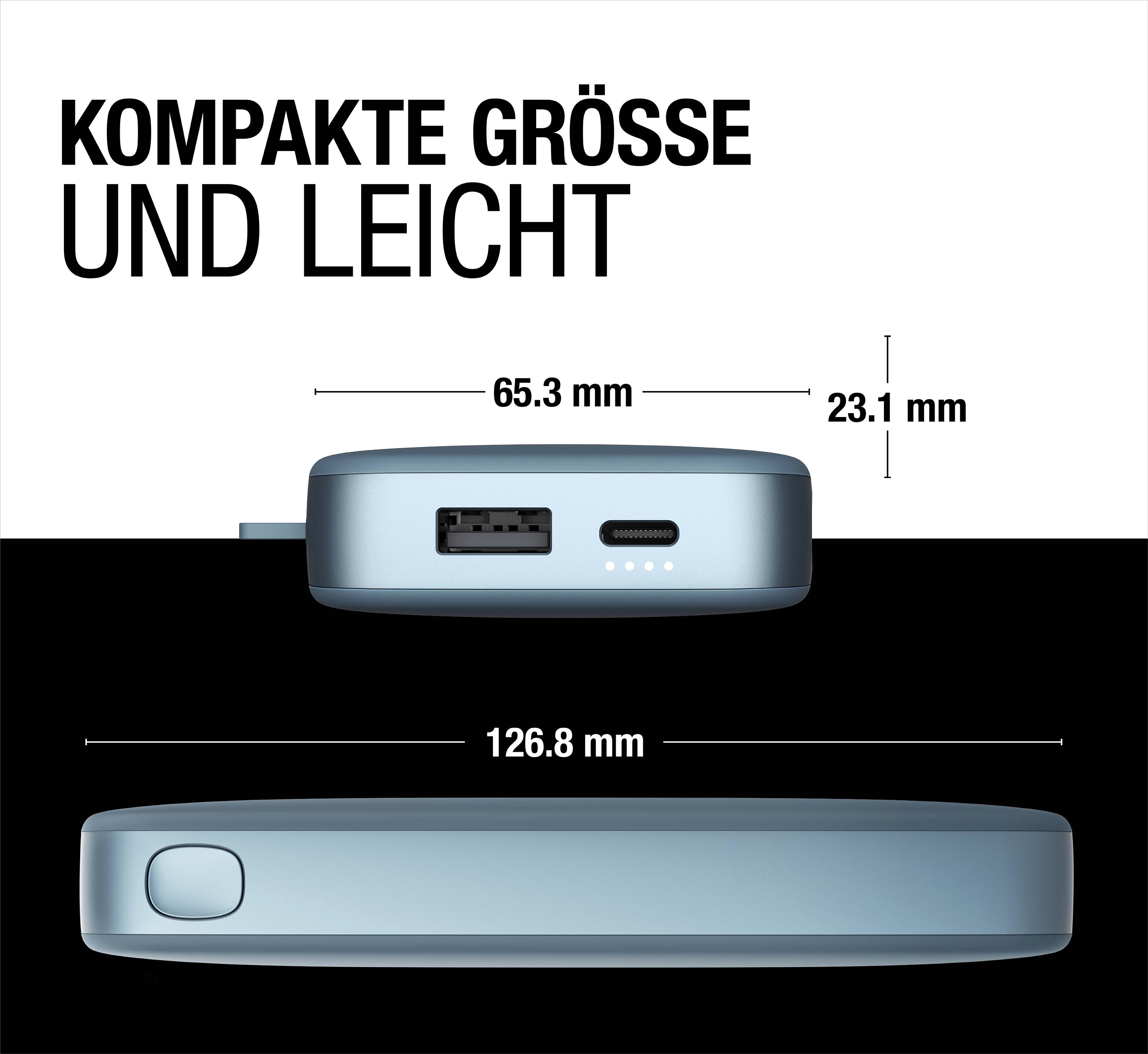 Eine hellblaue Powerbank mit den angegebenen Abmessungen: 65,3 mm x 23,1 mm x 126,8 mm.
