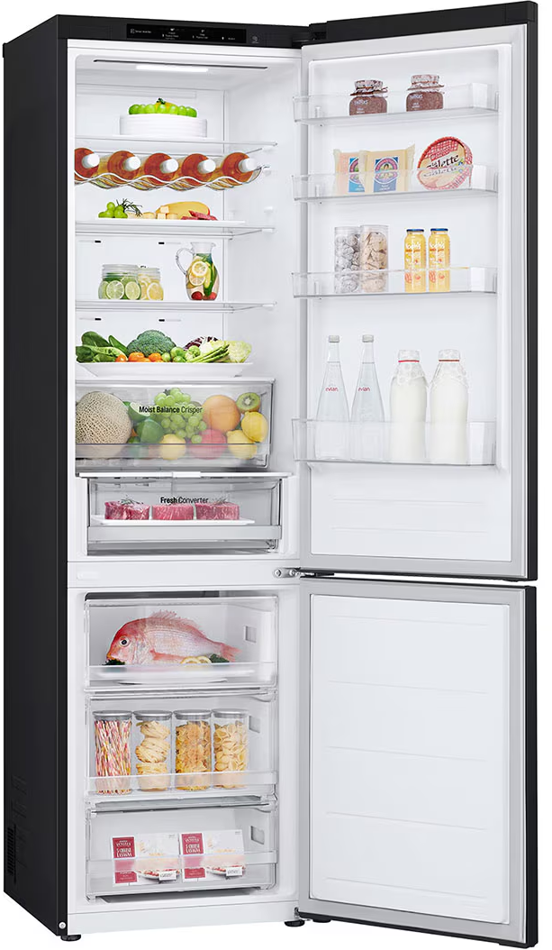 Réfrigérateur noir avec portes ouvertes, montrant des étagères avec aliments.