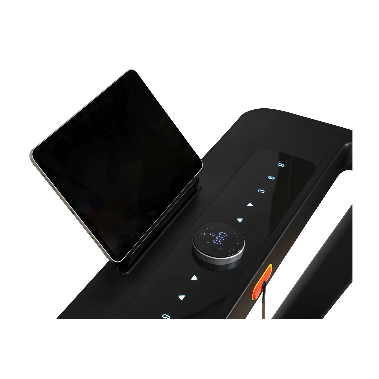 Pannello di controllo del tapis roulant nero con tablet e pulsanti numerati.