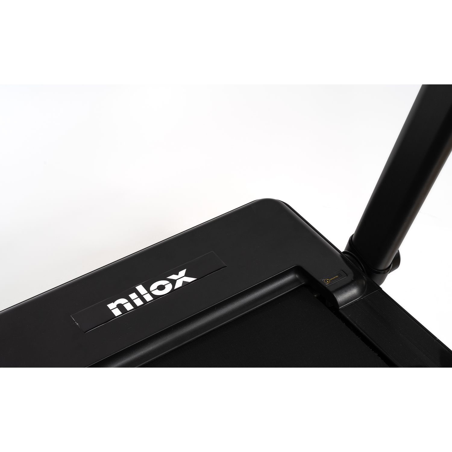 Tapis roulant Nilox nero, primo piano del pannello di controllo.
